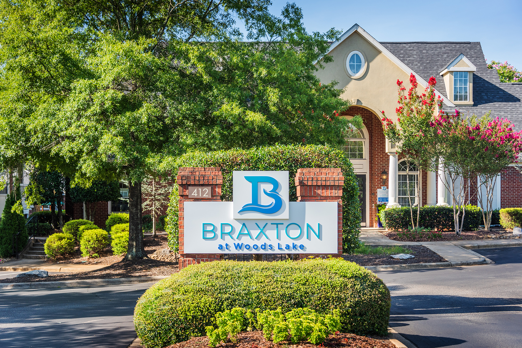 Braxton at Woods Lake The Multifamily Advisory Group at Cushman & Wakefield